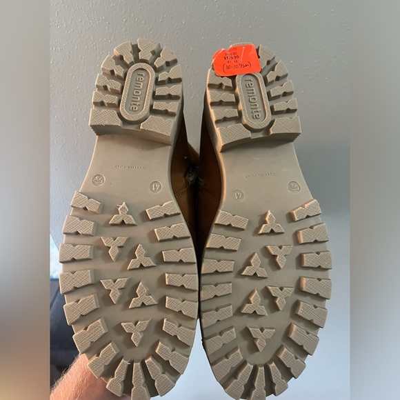 New, never worn - Remonte Women’s Boot - Size 10-10.5 - Picture 2 of 6